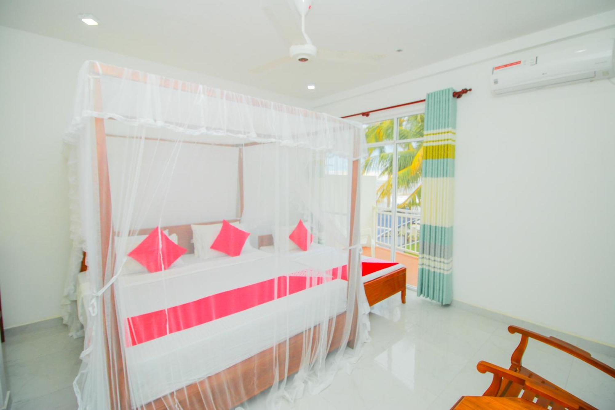 Onaro Beach View Matara Room photo